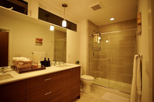 Building Photo - 1503 E Spruce St