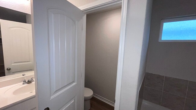 Building Photo - Charming 4-Bedroom Home Available for Rent...