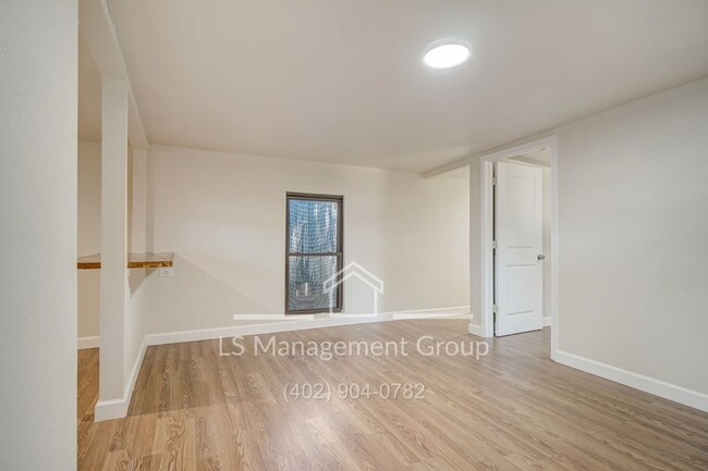 Building Photo - 609 Taft Blvd