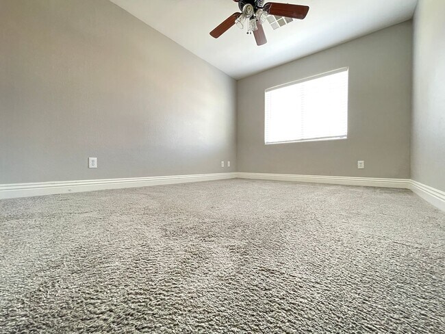 Building Photo - Beautiful 4-Bedroom Home with Den in Mountain’s Edge