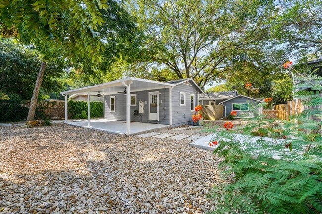 Primary Photo - 1700 Cullen Ave