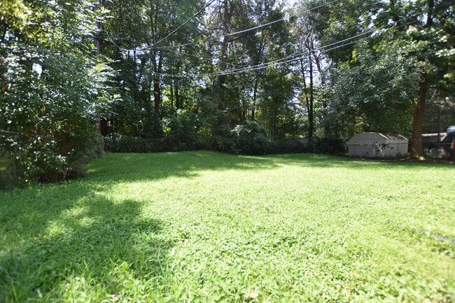 Building Photo - 3 Bed/1.5 Bath Single-Level Home - Reynolda Rd Area!