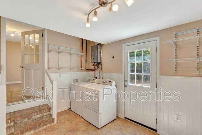 Building Photo - 4313 Helene Dr