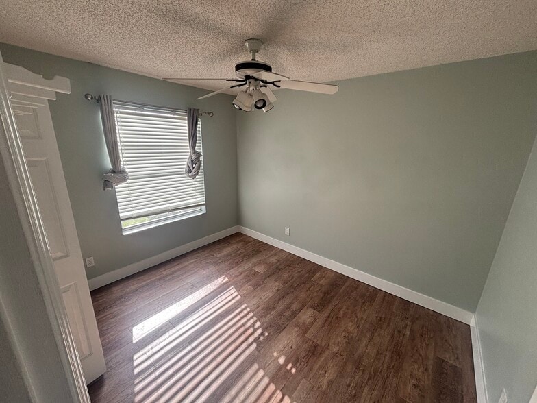 Third bedroom - 1093 Kelly Creek Cir