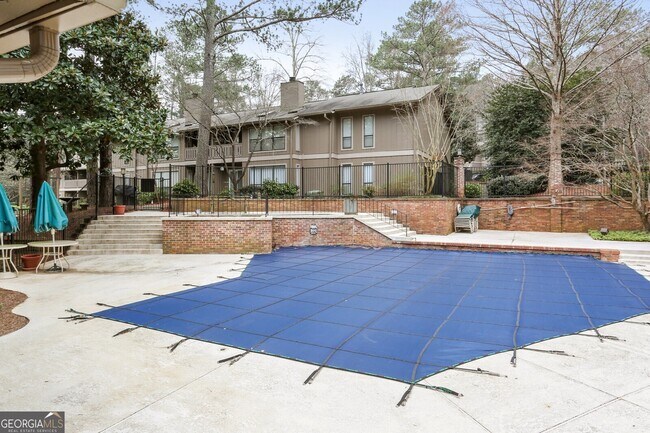 Building Photo - 8740 Roswell Rd