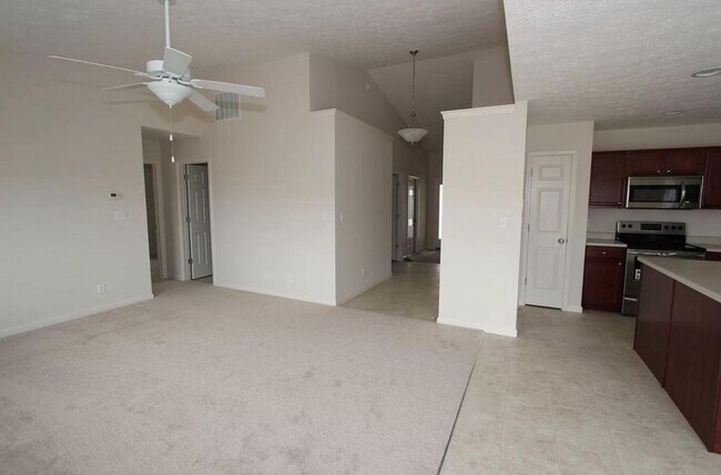 Building Photo - 2425 Cushing Dr