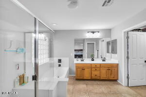 Building Photo - 11225 E Sylvan Ave