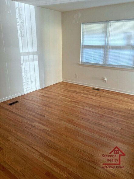 Building Photo - 1231 Helena Dr