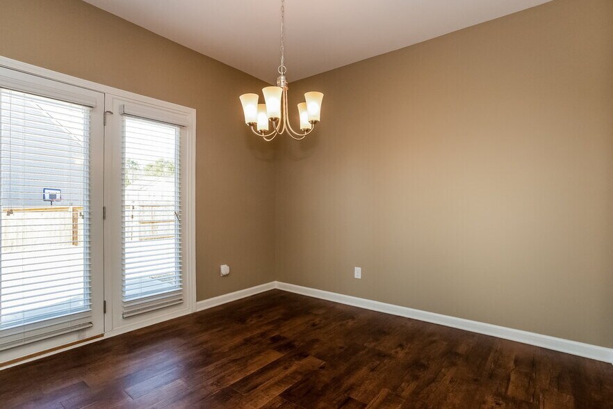Building Photo - 107 Woodbridge Trl