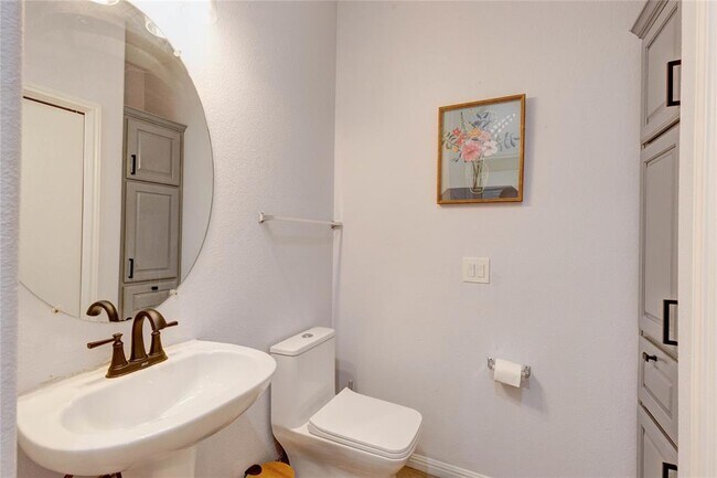 Building Photo - 7510 Lazy Creek Dr