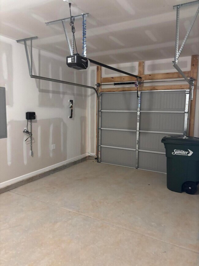 Building Photo - 370 Acorn St