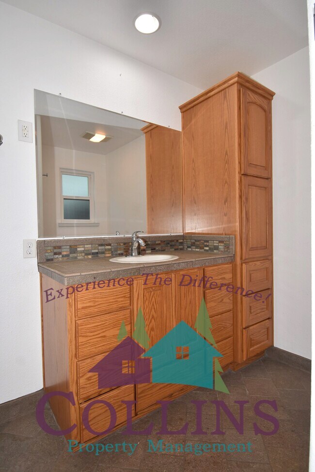 Building Photo - 13233 Ridge Rd