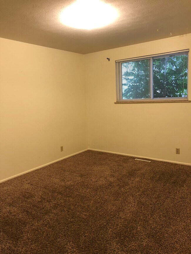 Building Photo - 2250 Grove Cir E