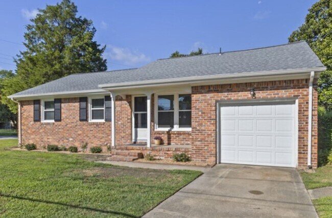 Building Photo - 3BR/1.5BA HOUSE