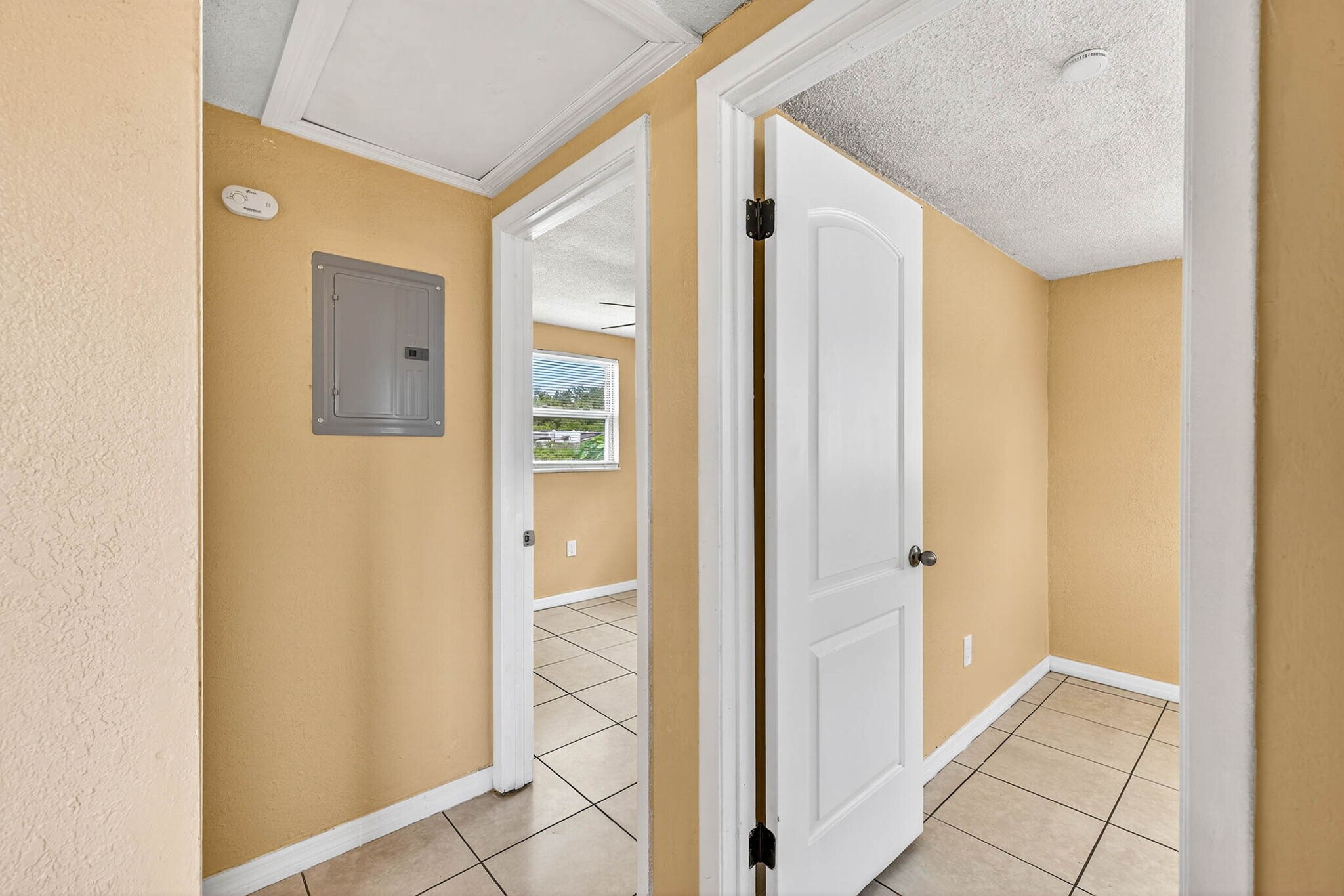 Building Photo - 2146 Ranchita Trail