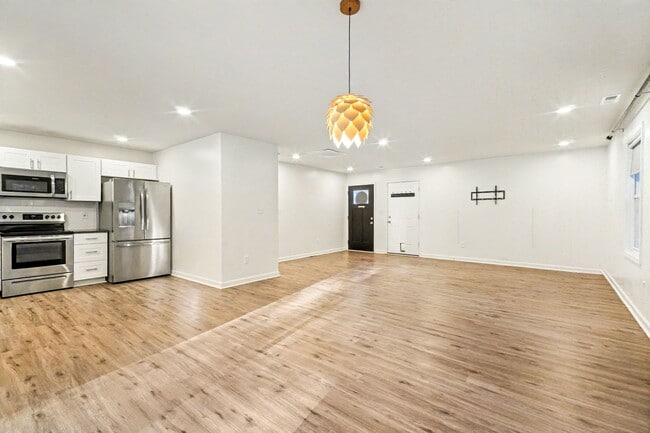 Building Photo - Modern Coastal Retreat | 3BR/2BA Home Buil...