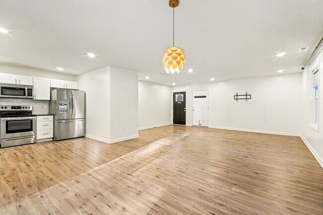 Building Photo - Newer 3-bedroom home available now in Colonial Beach!