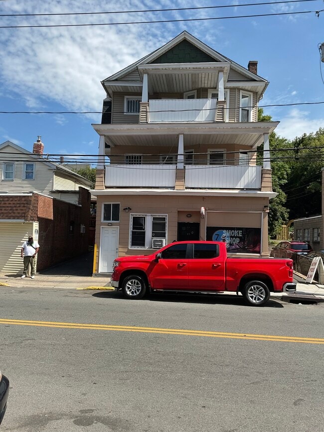 Primary Photo - 1309 E Main St