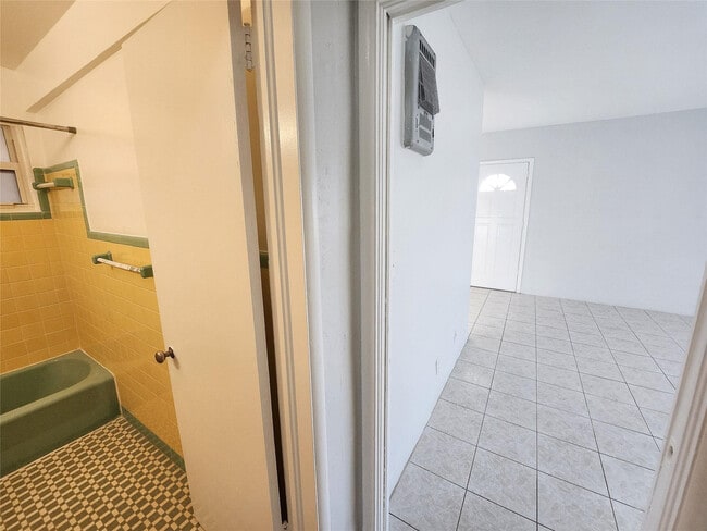 Building Photo - 505 S Ocean Dr