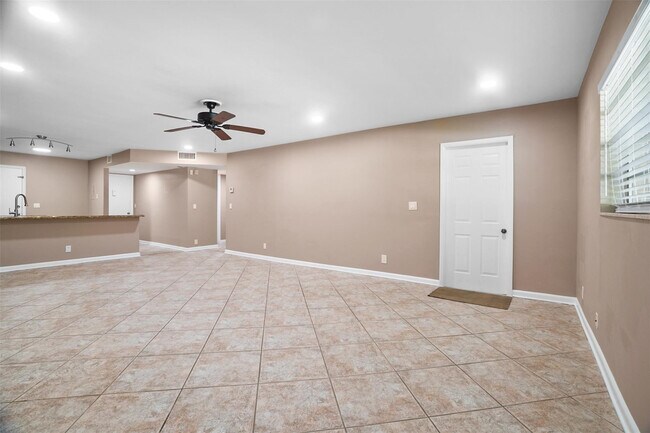 Building Photo - 22615 SW 66th Ave