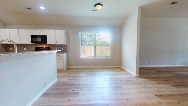 Building Photo - 1103 Sun Prairie Dr