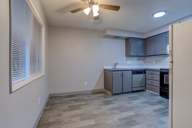 Building Photo - Tyee Apartments