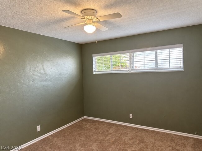 Building Photo - 504 Falcon Ln