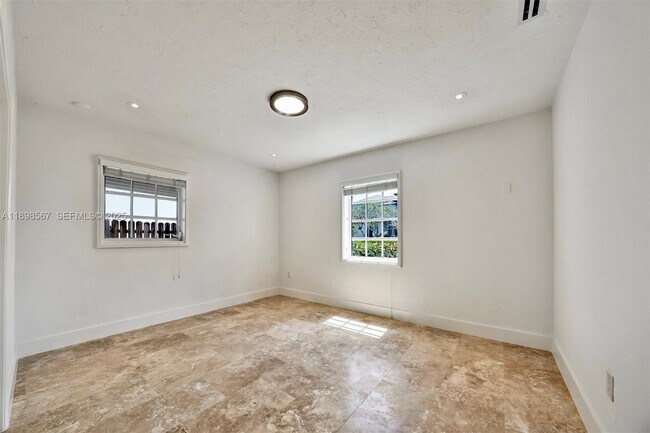 Building Photo - 255 Ridgewood Rd