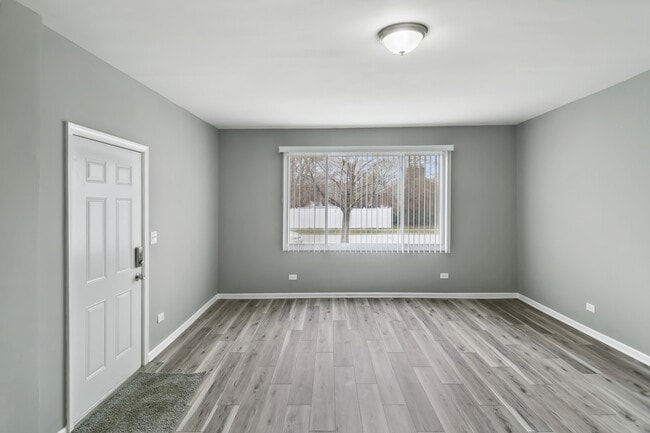 Building Photo - 9305 S Homan Ave