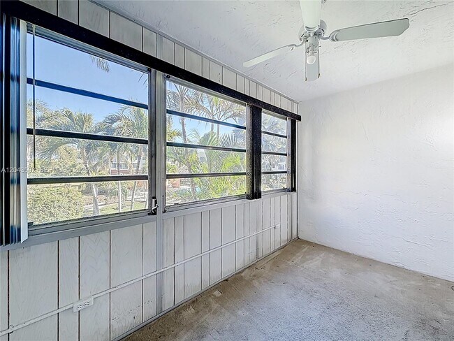 Building Photo - 6750 Royal Palm Blvd