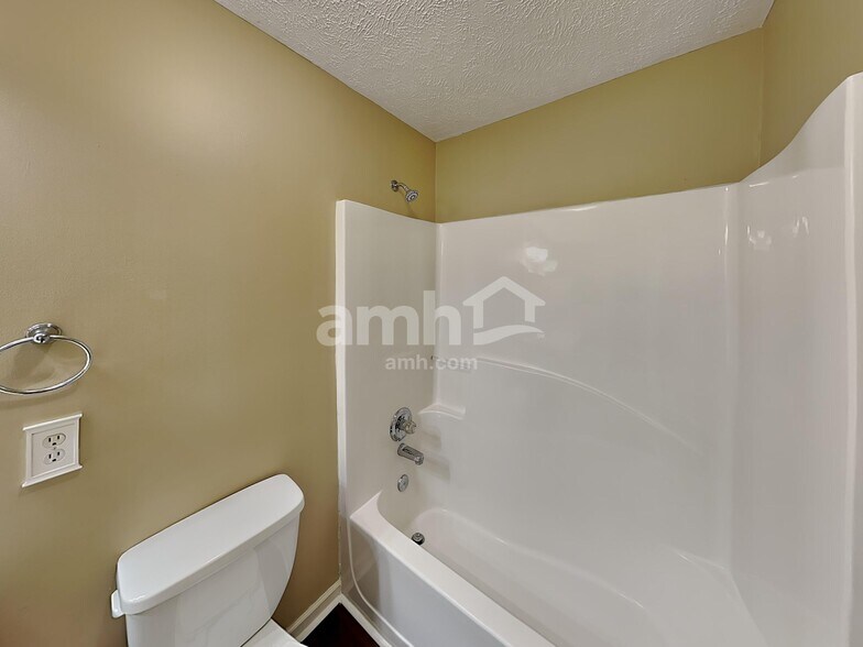 Building Photo - 1642 Zurich Dr