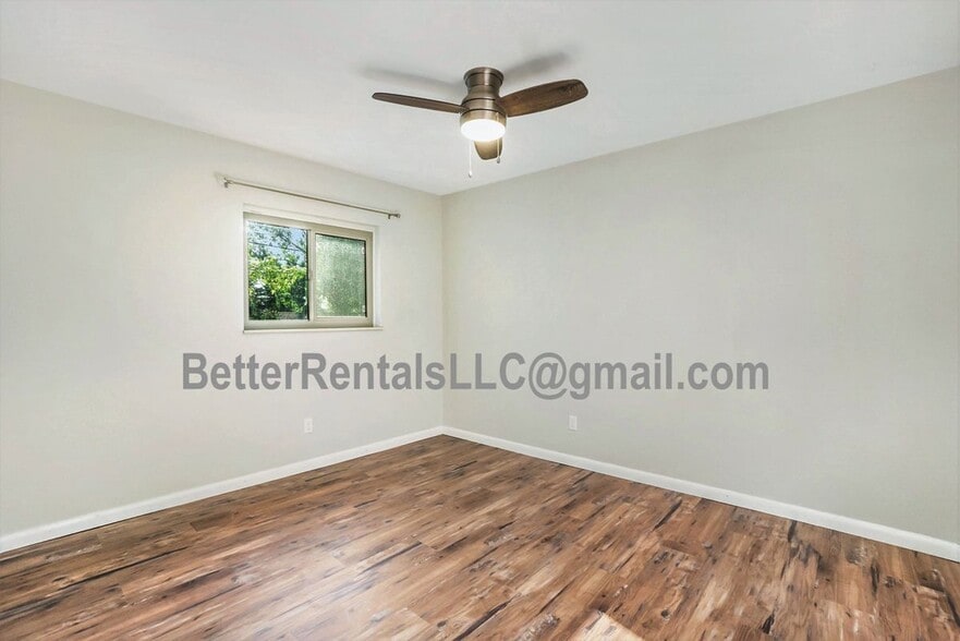 Building Photo - 636 Irish Dr