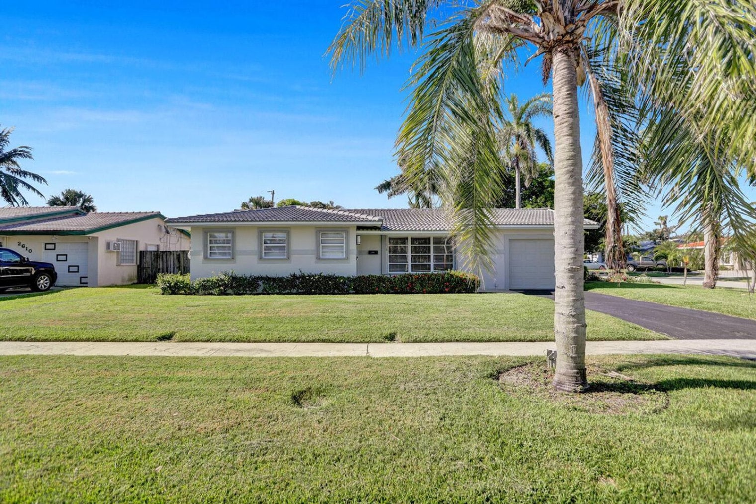 Building Photo - 2600 NE 52nd Ct