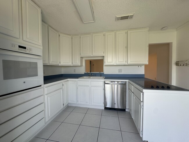 Building Photo - 15729 Bottlebrush Cir