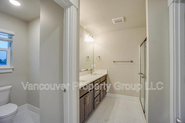 Building Photo - 2215 E Badger Wy