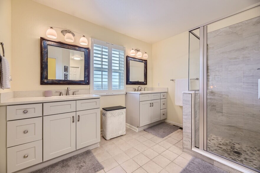 Bedroom 1 Bathroom - 2980 W Long Dr