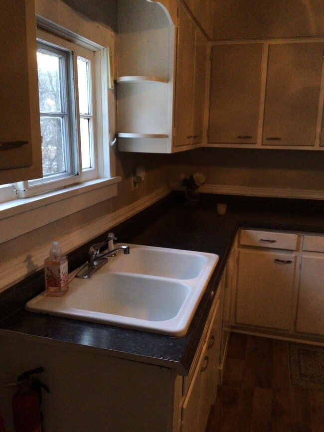 Building Photo - 520-522 Woodvale Ave