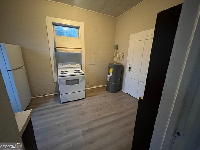 Building Photo - 910 Truitt Ave