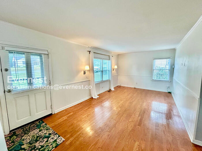 Building Photo - 1807 Dresden Dr NE