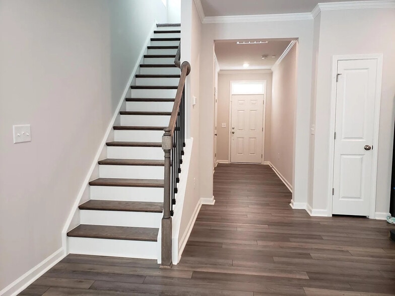 Building Photo - Room in Townhome on Hazy Hills Ln