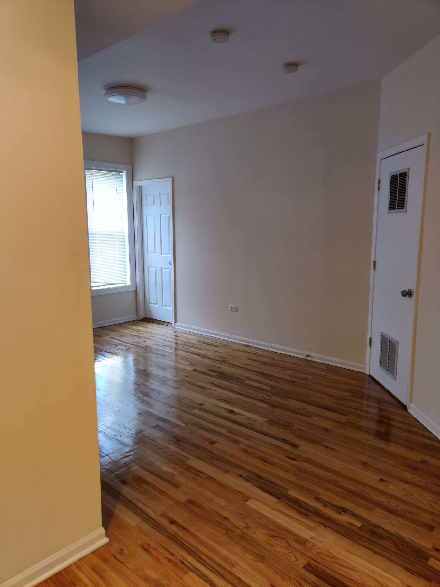 Building Photo - 5740 S King Dr