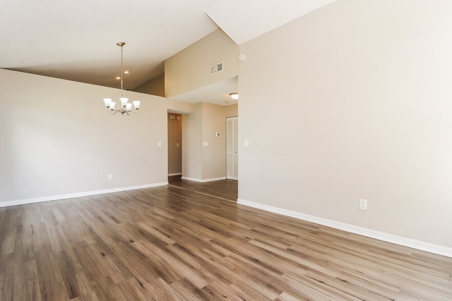 Building Photo - 12832 Dunhill Dr