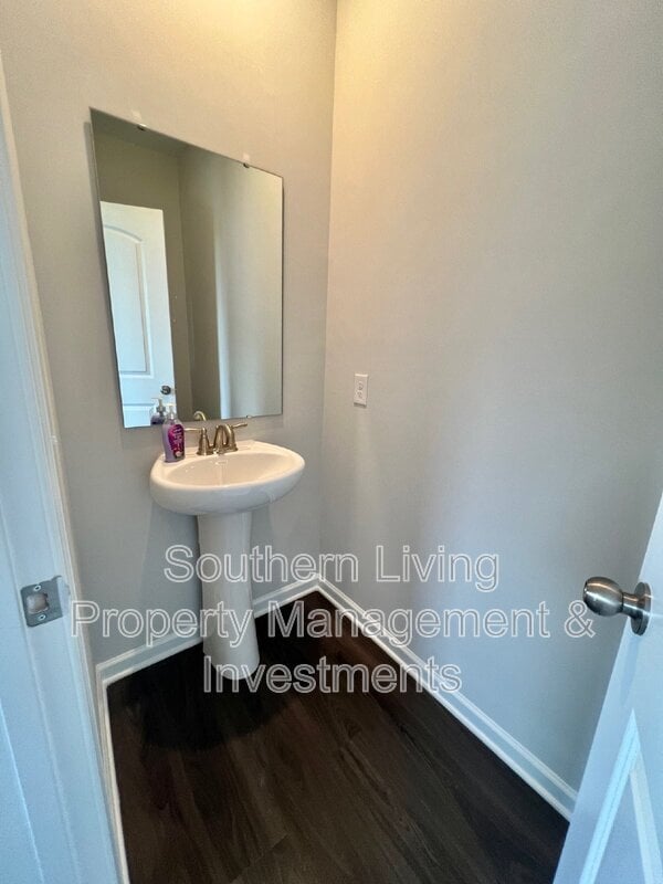 Building Photo - 6985 Waterstone Dr