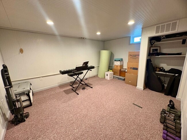 Building Photo - 3 Bedroom 1 Bathroom in Harrisburg!