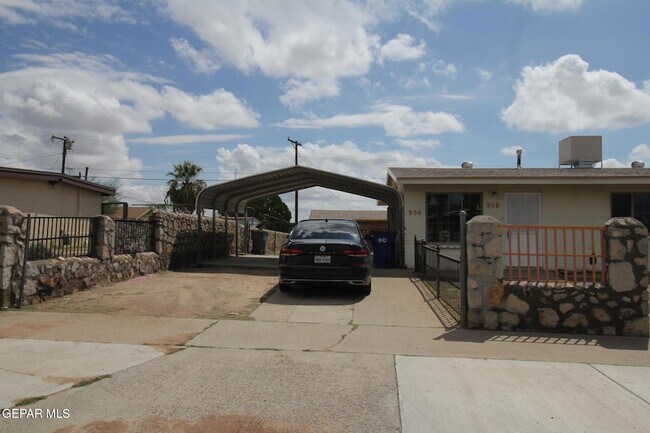 Building Photo - 906 Geronimo Dr