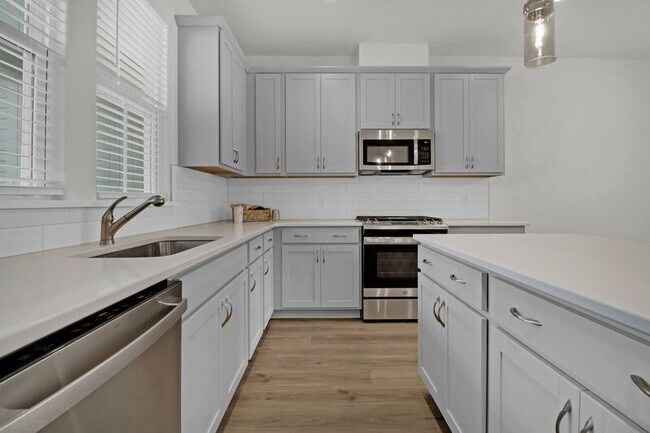 Building Photo - 266 Symphony Ave