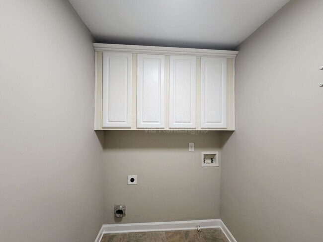 Building Photo - 2681 Oak Village Trail