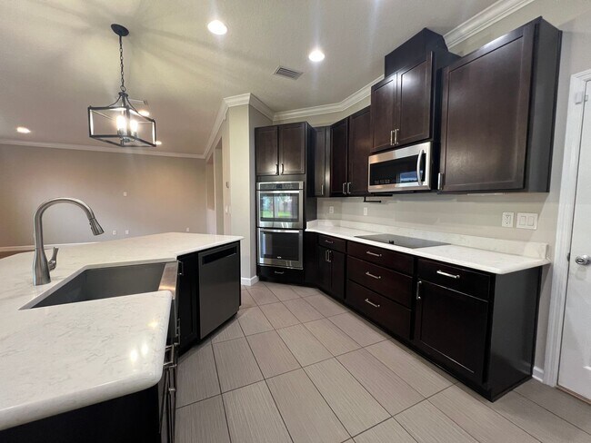 Building Photo - BEAUTIFUL 3-bedroom, 3-bathroom home in Gr...