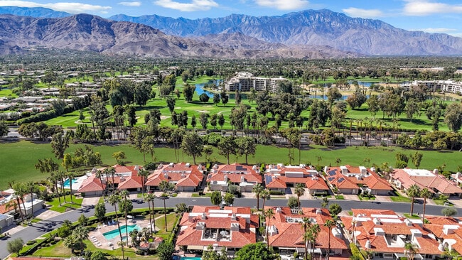 Building Photo - 216 W Kavenish Dr