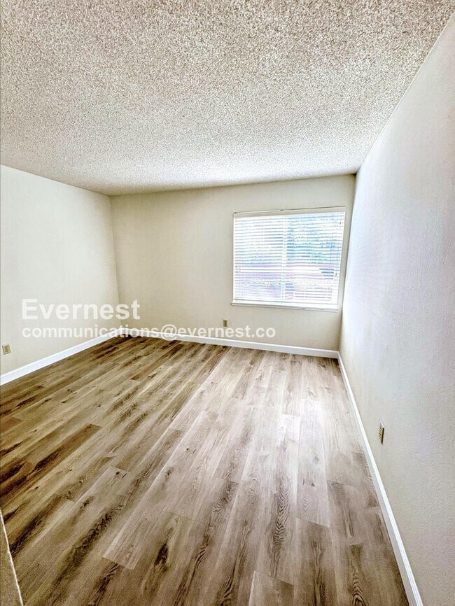 Building Photo - 283 Tradewinds Dr